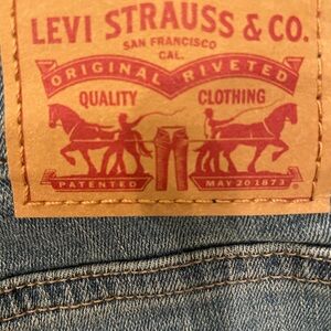 Women’s 505 classic straight leg jeans medium blue, mid rise, 31” inseam,